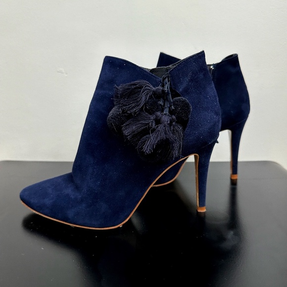 Zara Navy blue high heel ankle boot with pompom detail. Size 9 - Picture 1 of 9